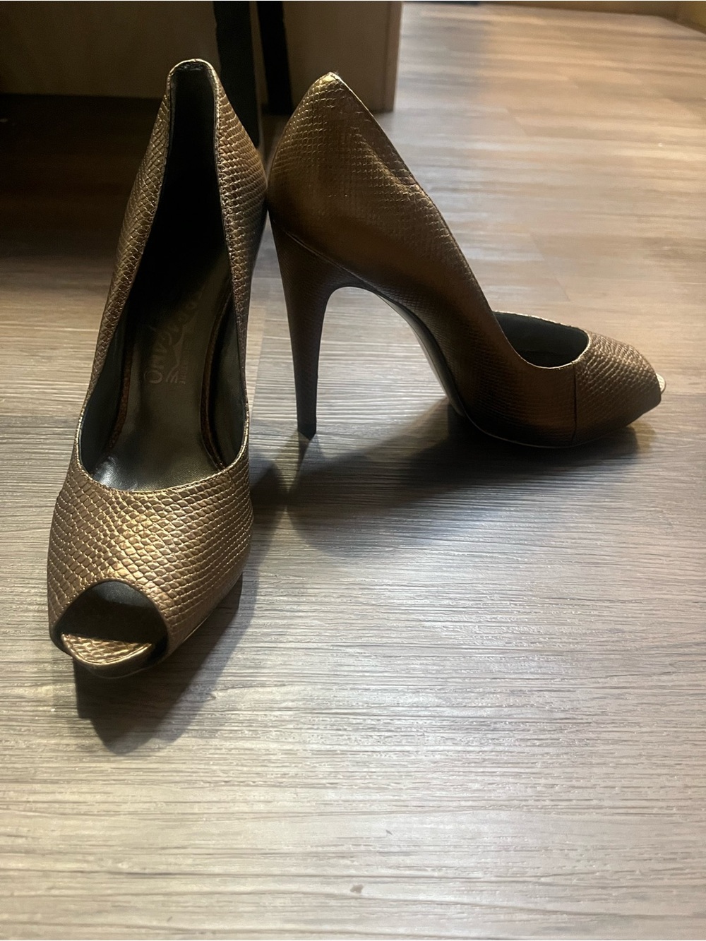 SALVATORE FERRAGAMO FIORDALISO GOLD SNAKE-EMBOSSED $130